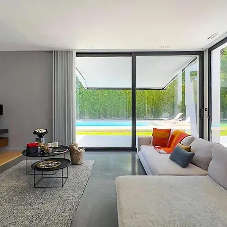 Beautiful Architect-designed Villa Nîmes