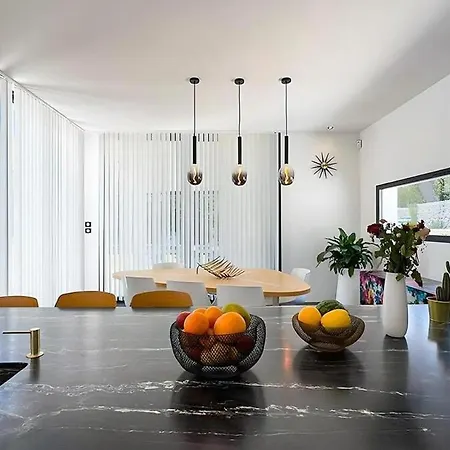Beautiful Architect-designed Villa Nîmes